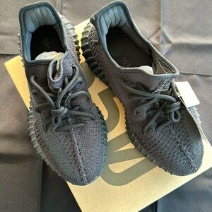 Brand New Yeezy Boost 350 V2 Black Onyx 7.5 Women